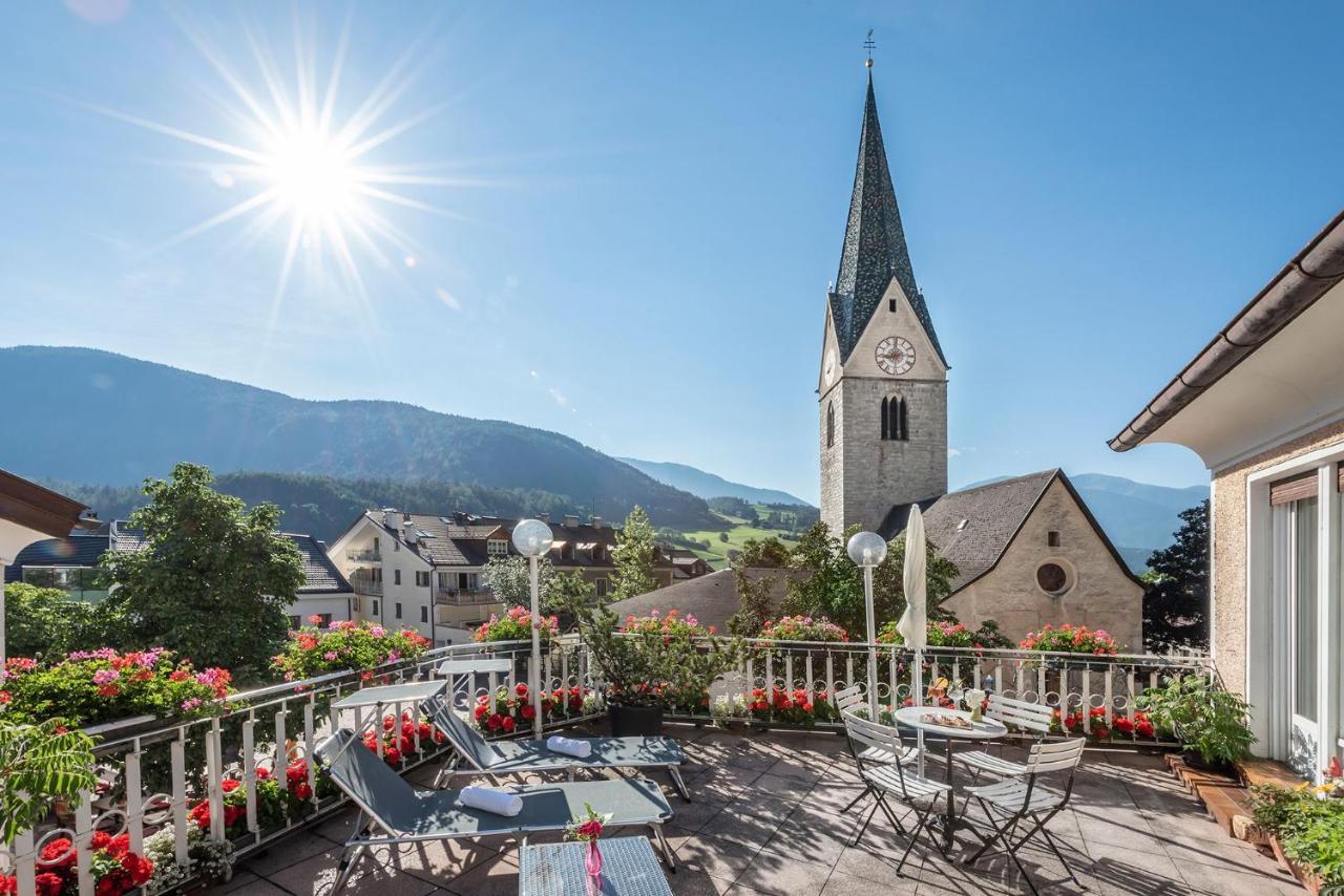 Hotel Weisse Lilie - B&B Rio di Pusteria Dış mekan fotoğraf