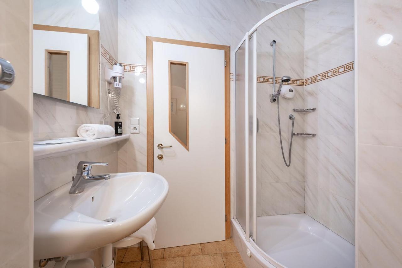 Hotel Weisse Lilie - B&B Rio di Pusteria Dış mekan fotoğraf