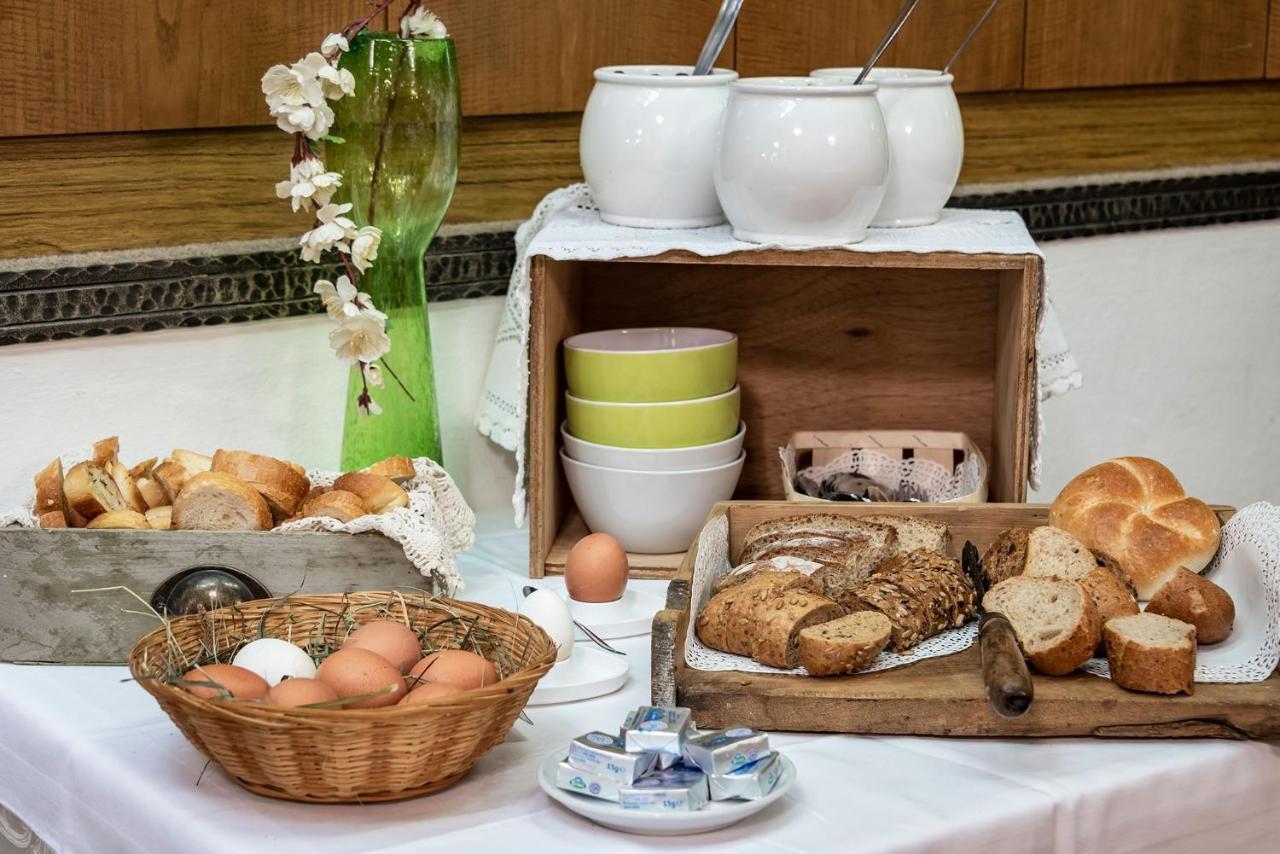 Hotel Weisse Lilie - B&B Rio di Pusteria Dış mekan fotoğraf