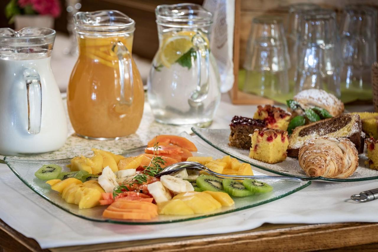 Hotel Weisse Lilie - B&B Rio di Pusteria Dış mekan fotoğraf