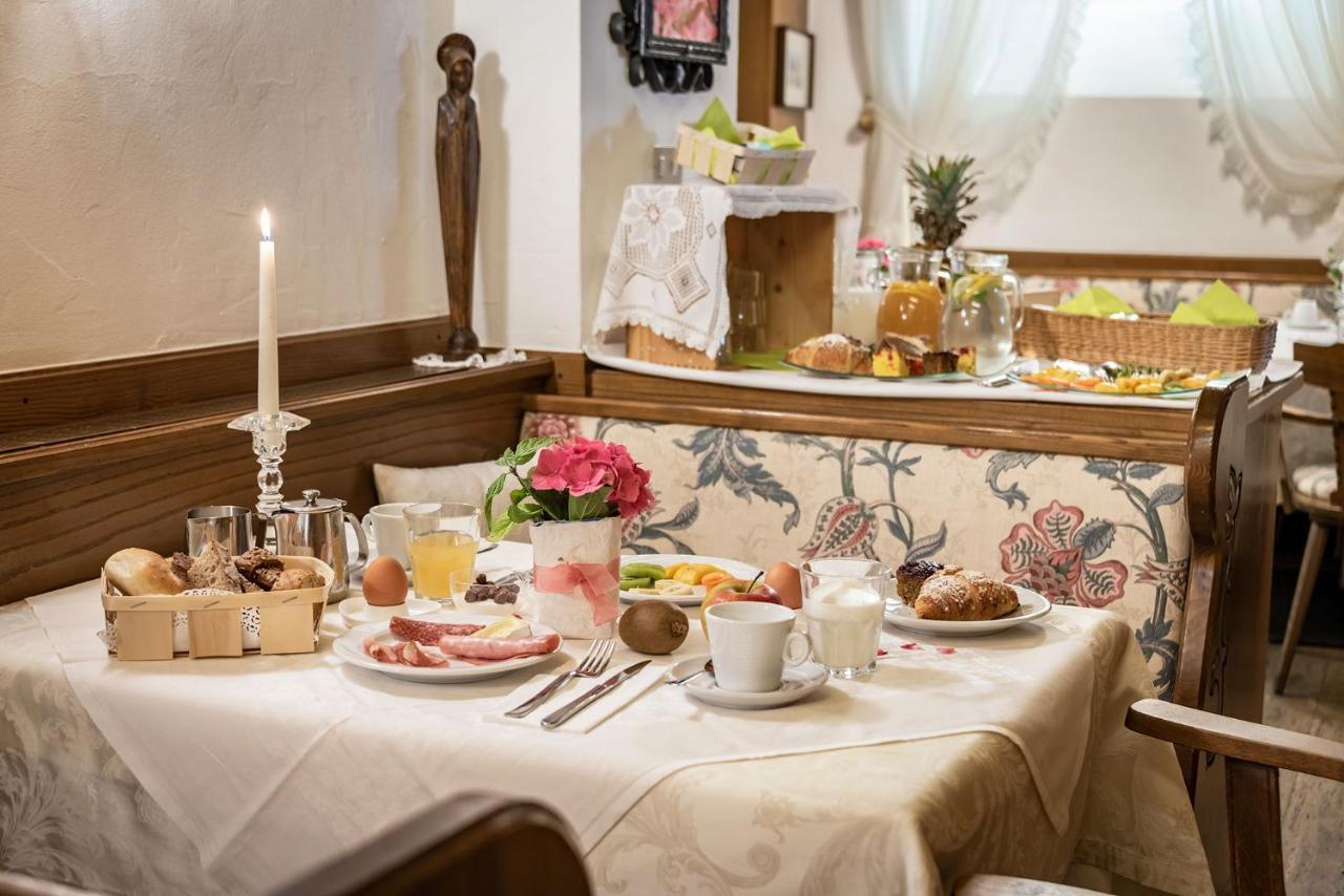Hotel Weisse Lilie - B&B Rio di Pusteria Dış mekan fotoğraf
