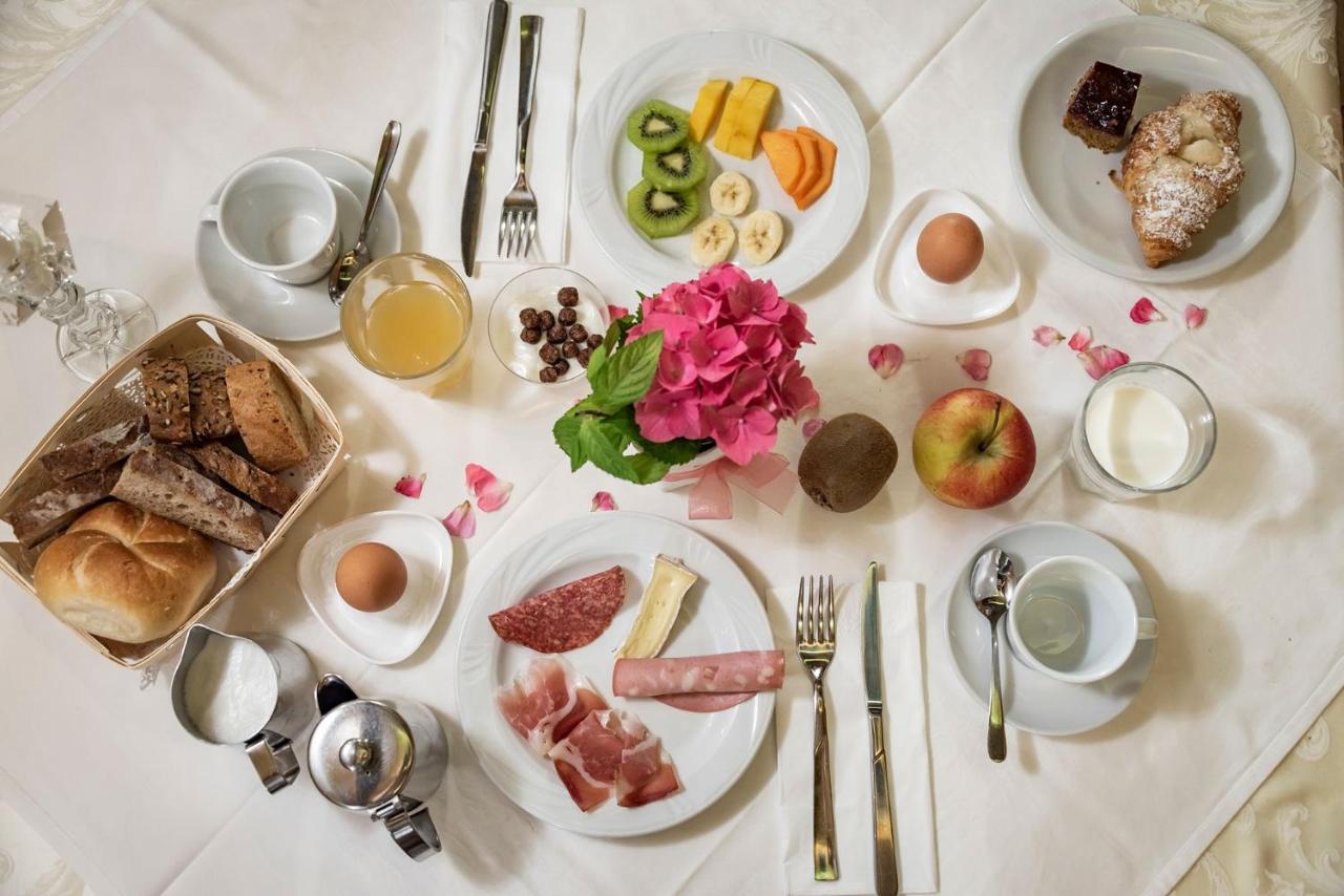 Hotel Weisse Lilie - B&B Rio di Pusteria Dış mekan fotoğraf