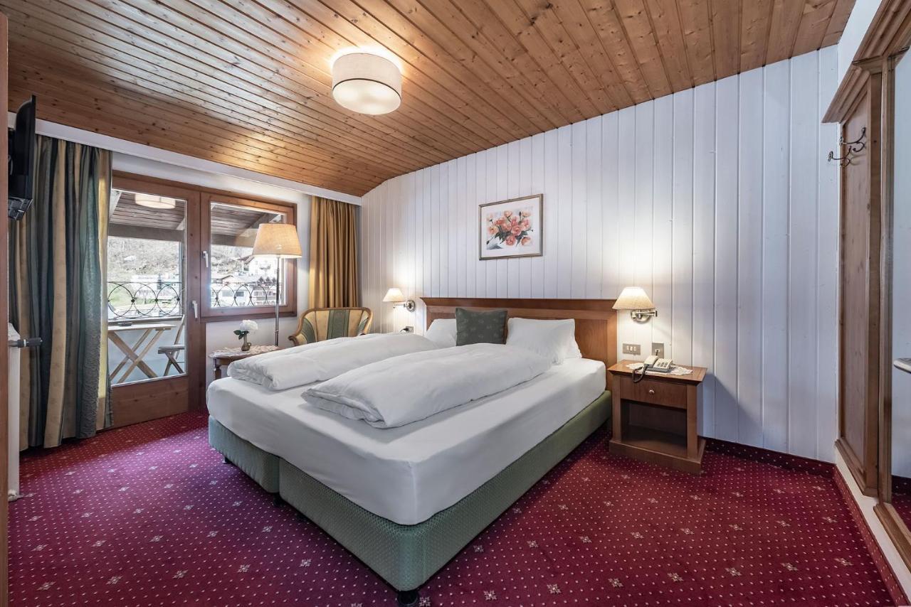 Hotel Weisse Lilie - B&B Rio di Pusteria Dış mekan fotoğraf