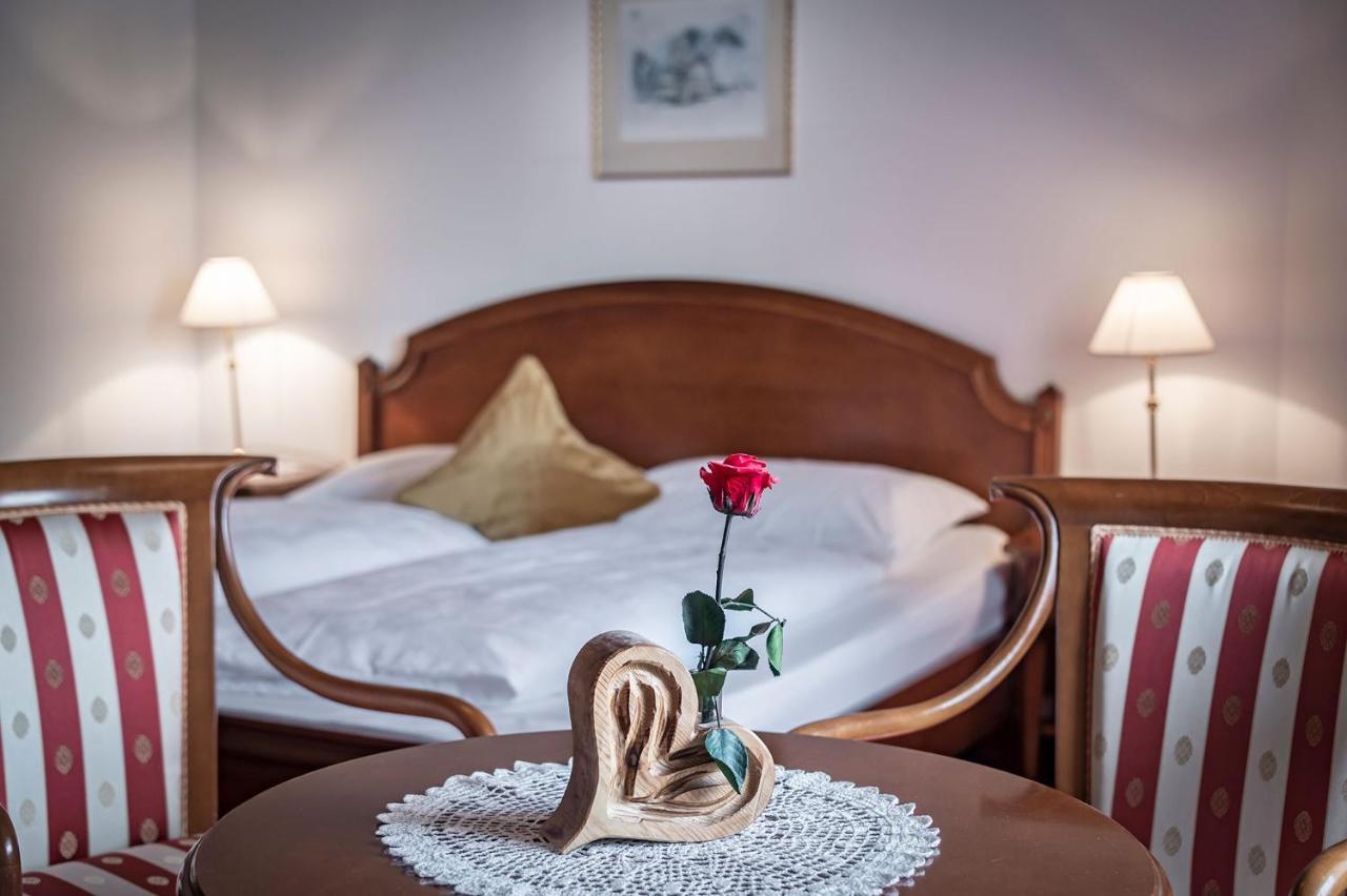 Hotel Weisse Lilie - B&B Rio di Pusteria Dış mekan fotoğraf