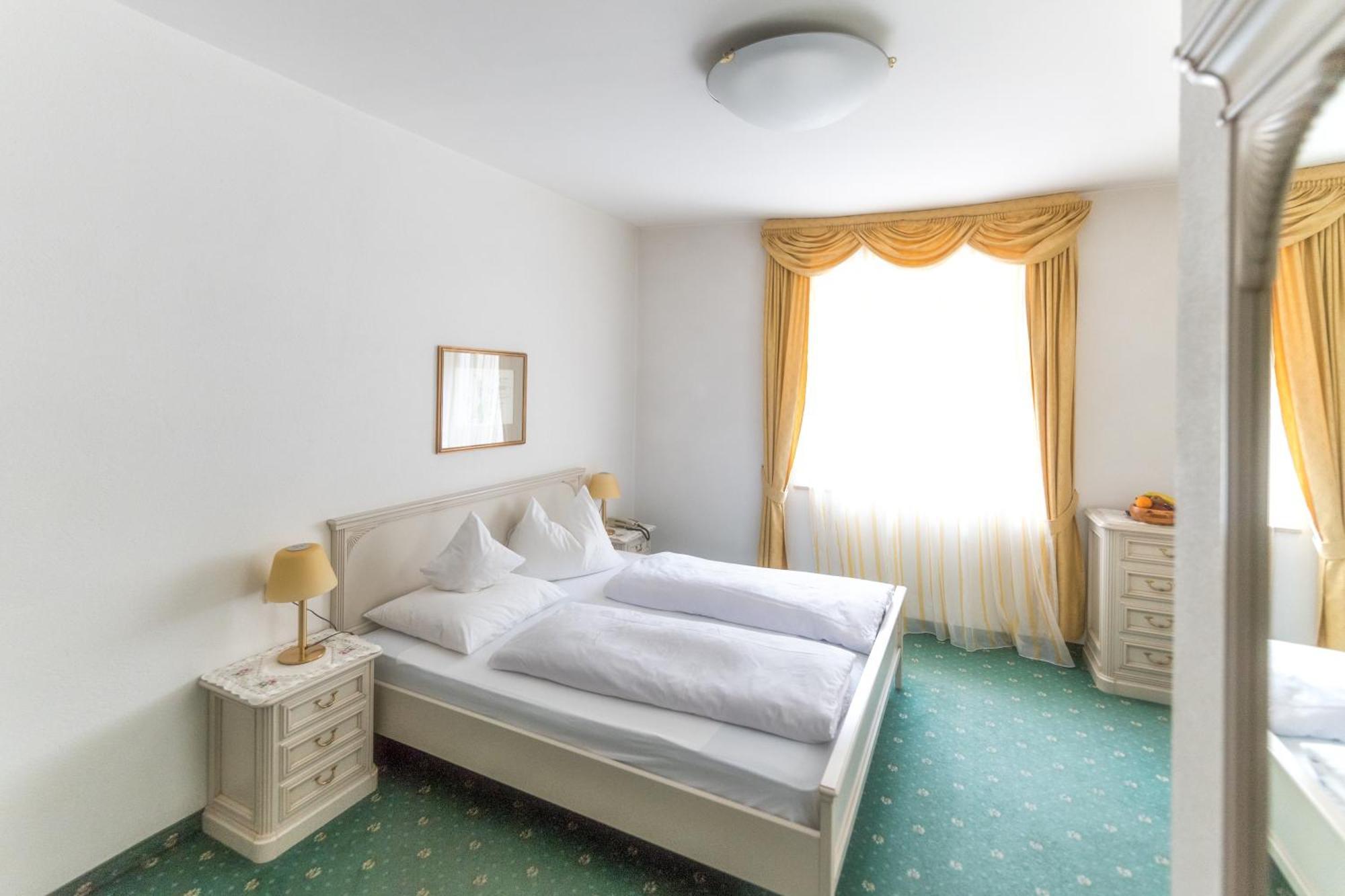 Hotel Weisse Lilie - B&B Rio di Pusteria Oda fotoğraf